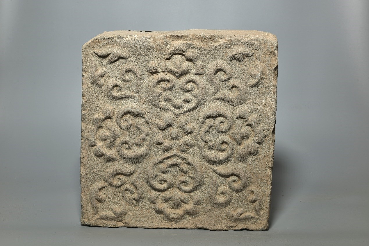 <h2>宝相花纹砖</h2><p>作者：</p><p>创作年代：唐</p><p>规格：35cm×34cm×6</p>